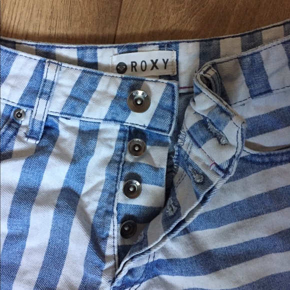 ๐ HP ๐ ROXY SMEATON CUTOFF DENIM SHORTS - Picture 4 of 4